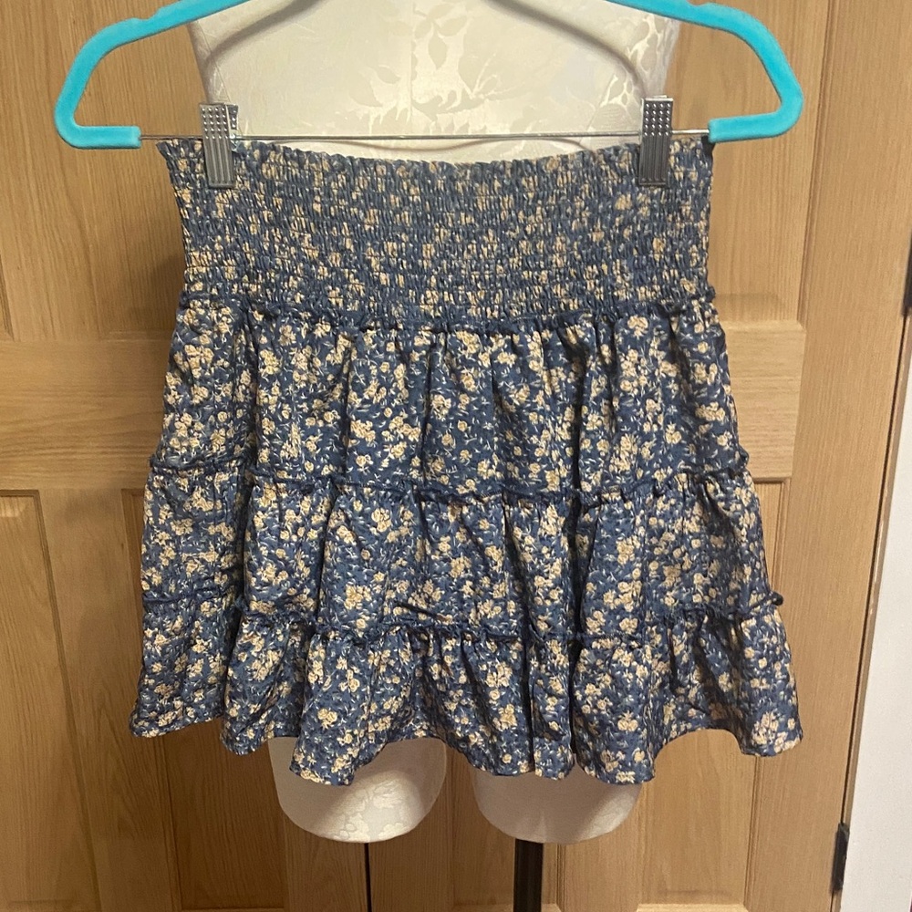 Pink Lily Floral Ruffle Mini Skirt in Blue and Cream